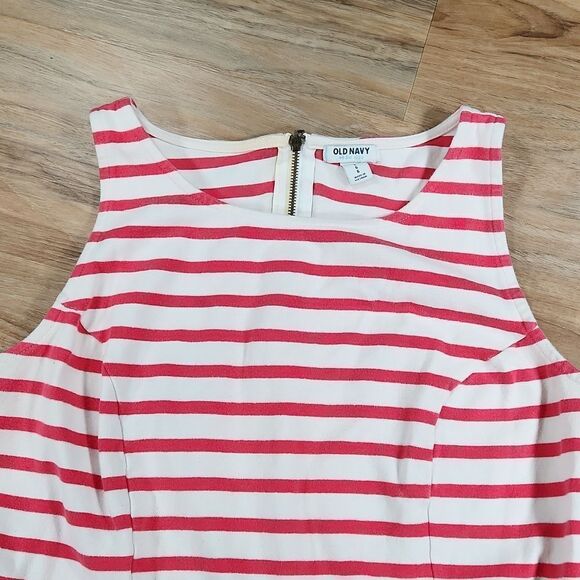🔺️Old Navy Pink & White Striped Peplum Sleeveless Top Large - Picture 3 of 10